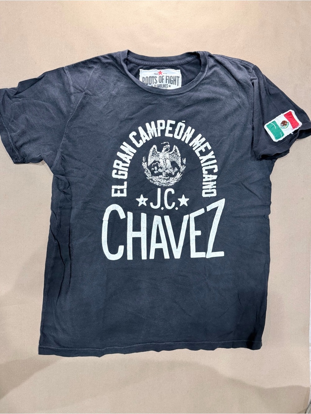 Roots of Fight Julio César Chávez “El Gran Campeón Mexicano” Tee – Men’s L